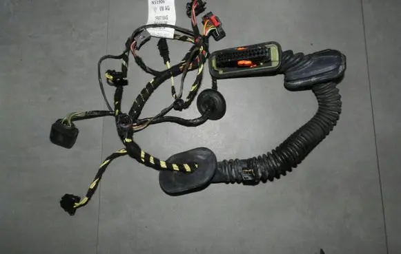 Volkswagen Touareg II EUR ISO radio connector 7P6971694G