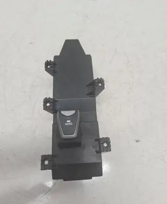 Hyundai Santa Fe Electric window control switch 935752W520 39S5111210