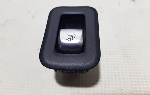 Mercedes-Benz C W205 Tailgate/trunk/boot open switch 2059051713DDE A2059051713