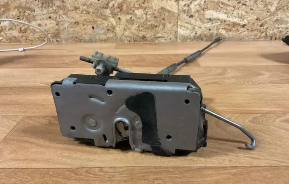 Opel Meriva B Front door lock 13258276 0404120608 0325407955