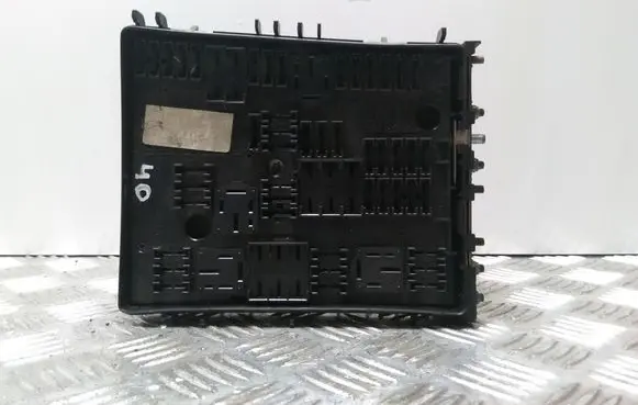 Volkswagen Golf V Fuse module 1K0937124H