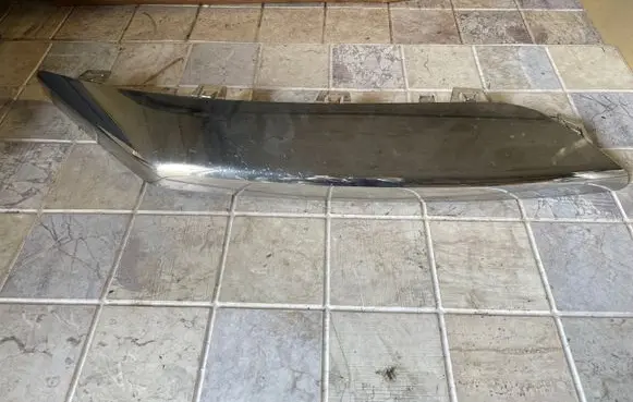 Chrysler Pacifica Front bumper splitter molding 04857778AA