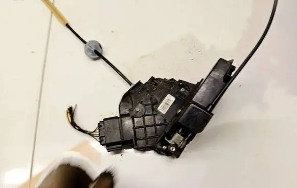 Ford Focus Front door lock 3M5AR21813ET