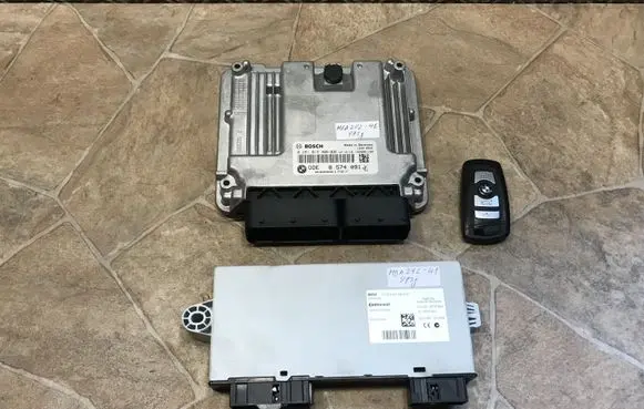 BMW 5 F10 F11 Engine ECU kit and lock set 8574091