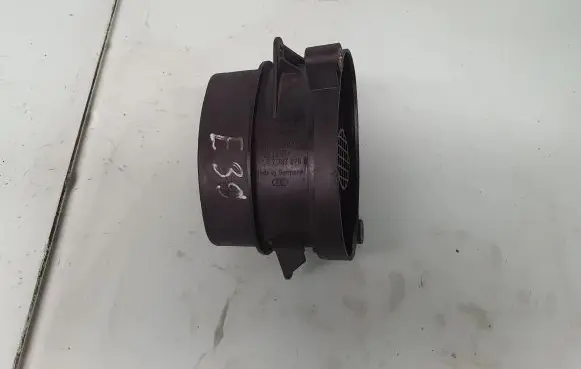 BMW 5 E39 Mass air flow meter 7787076 13627787076 0928400468