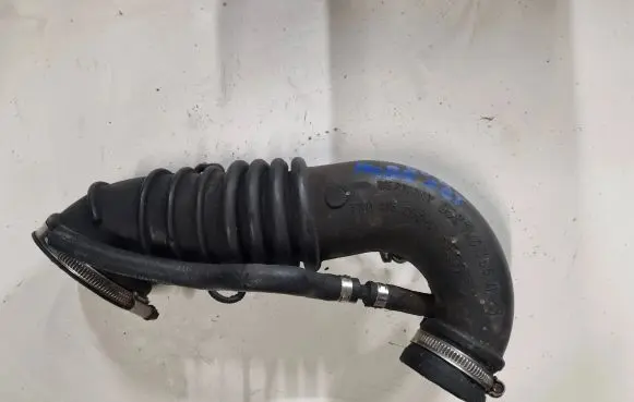 Audi A4 S4 B5 8D Air intake hose/pipe 058133356A