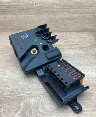 Mercedes-Benz E W211 Fuse module 2119820402 013948371