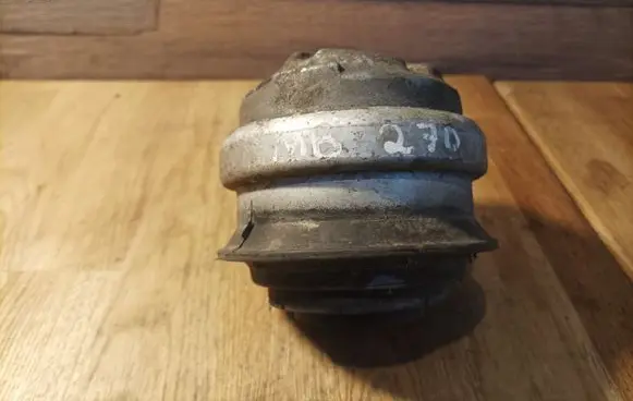 Mercedes-Benz E W211 Engine mount bracket