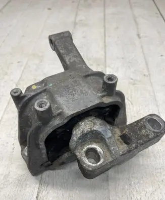 Volkswagen Tiguan Engine mount bracket 5N0199262