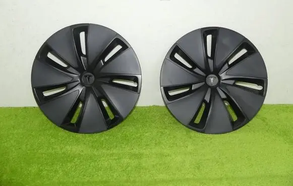 Tesla Model 3 R18 wheel hub/cap/trim 1344231-00B