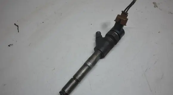 Toyota Yaris Fuel injector 2367033030