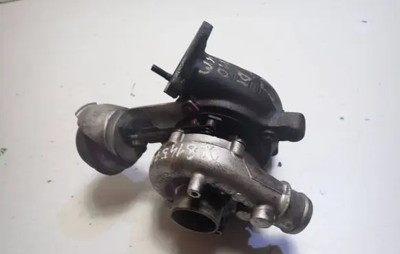 Volkswagen PASSAT B5.5 Turbo 028145702H