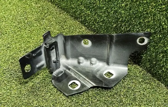 Renault Trafic III (X82) Fender mounting bracket 631455452R
