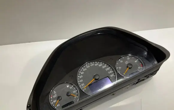 Mercedes-Benz E W210 Speedometer (instrument cluster) 2105402911 A2105402911