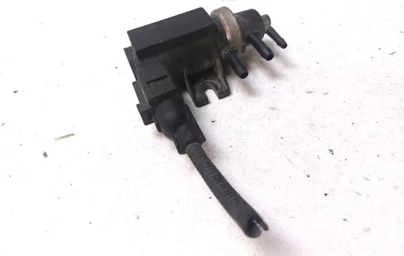 Volkswagen Caddy Turbo solenoid valve 1J0906627C