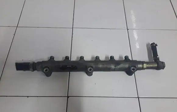 Volvo S80 Fuel main line pipe 0445215010 8658252