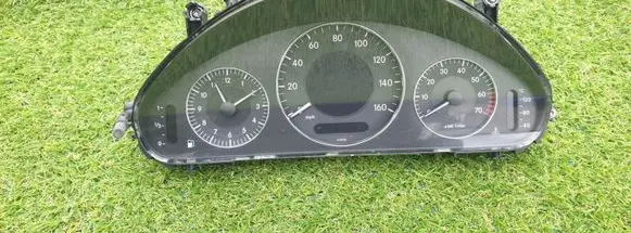 Mercedes-Benz E W211 Speedometer (instrument cluster) A2115405111