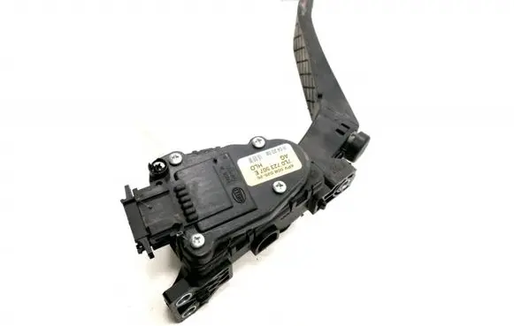 Volkswagen Touareg I Accelerator throttle pedal 7L0723507E