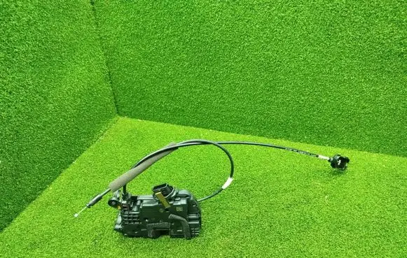 Opel Vivaro Front door lock 93457083 805021444R 40627242