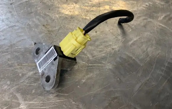 Nissan Qashqai Airbag deployment crash/impact sensor