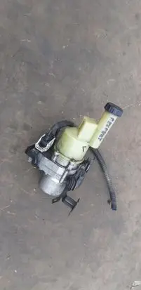 Peugeot Expert Power steering pump 9818127580