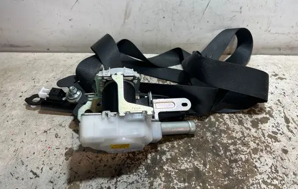 Toyota bZ4X Front seatbelt 7CA900P IN2023 0C253
