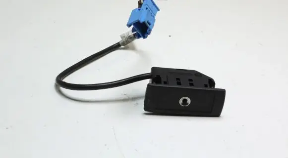 Mercedes-Benz C W204 AUX in-socket connector 