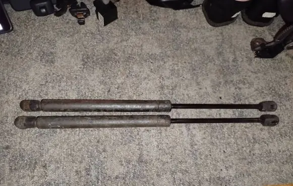 Audi TT Mk1 Shock absorber/damper mounting bracket 