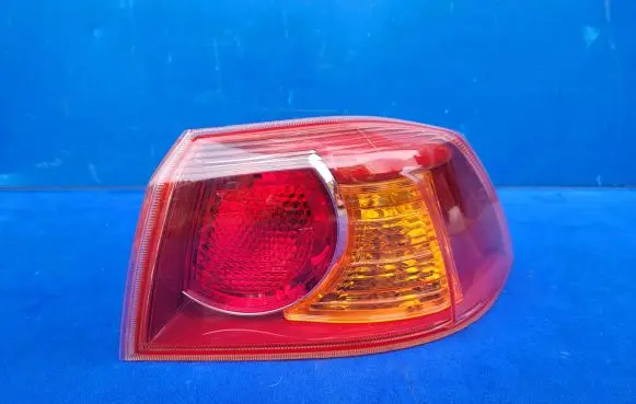 Mitsubishi Lancer VIII Rear/tail lights P5613R
