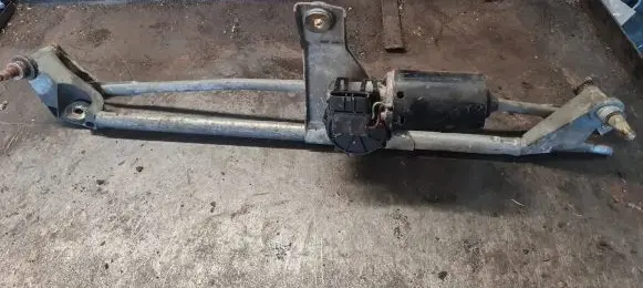 Volvo S70 V70 V70 XC Front wiper linkage and motor 0390241133
