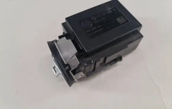 Volkswagen PASSAT B6 Ignition lock contact 3C0905843 33303401 11601300222446