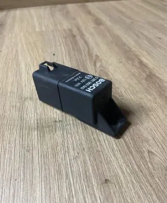 Skoda Fabia Mk2 (5J) Glow plug pre-heat relay 0281003042