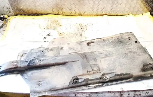Skoda Praktik (5J8) Engine splash shield/under tray