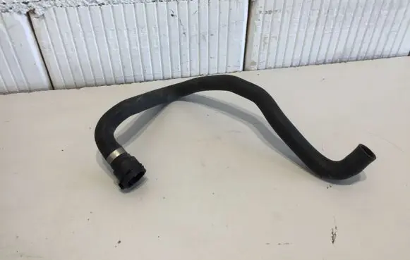 Volkswagen PASSAT B5 Engine coolant pipe/hose 8D0819371AN