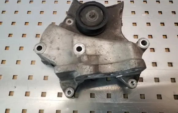 Opel Vectra C Engine mounting bracket 55187676