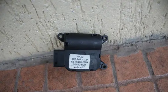 Volkswagen PASSAT B6 A/C air flow flap actuator/motor 3C0907511D