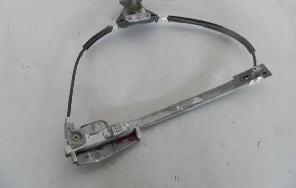 Volkswagen PASSAT B3 Rear door manual window regulator 