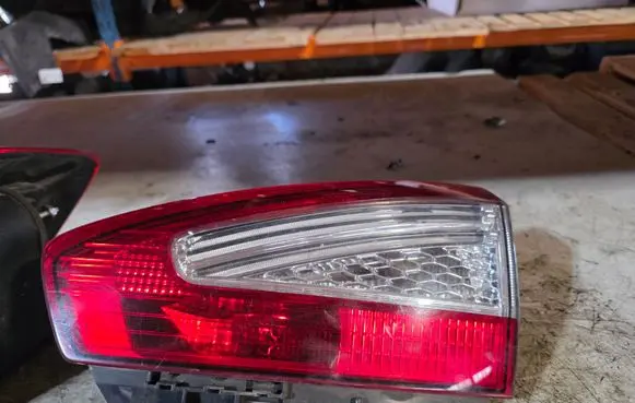 Tailgate rear/tail lights