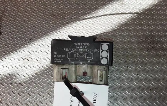 Volvo S70 V70 V70 XC Glow plug pre-heat relay 9442934