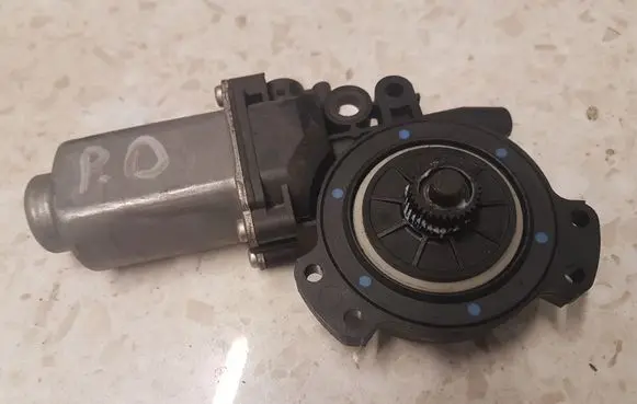 Hyundai Santa Fe Front door window regulator motor 400906 CM0906