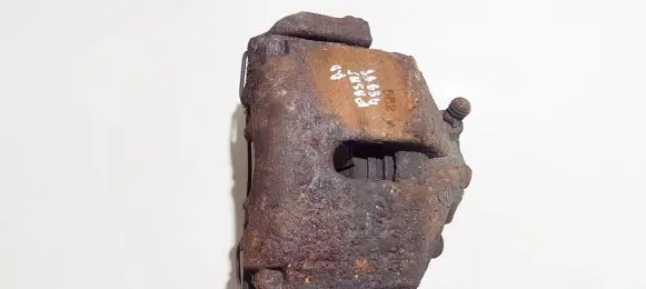 Volkswagen PASSAT B6 Front brake caliper