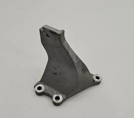 Engine mounting bracket