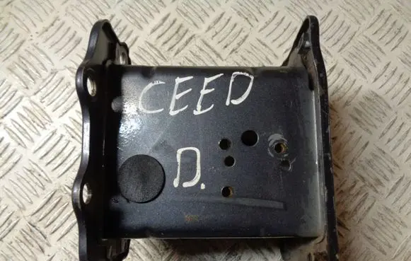 KIA Ceed Front bumper shock/impact absorber 