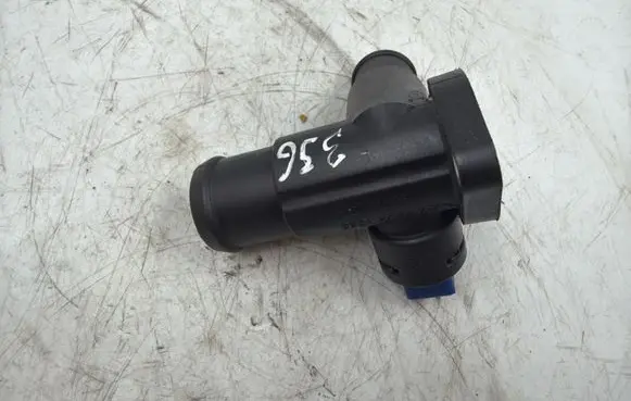 Audi A4 S4 B5 8D Engine coolant pipe/hose 18226