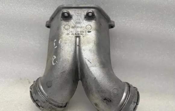 Audi A8 S8 D2 4D other engine part 057129584E