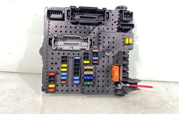 Volvo XC90 Fuse module 28017881