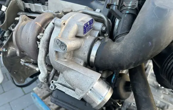 Peugeot 5008 II Turbo 9813852580