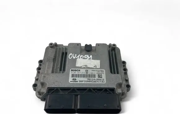 Hyundai i30 Engine control unit/module ECU 391142A412 0281017213