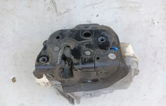 Audi A3 S3 A3 Sportback 8P Front door lock 2010R