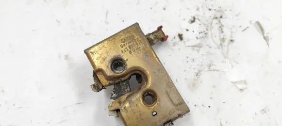 Audi 100 200 5000 C3 Front door lock 443837018